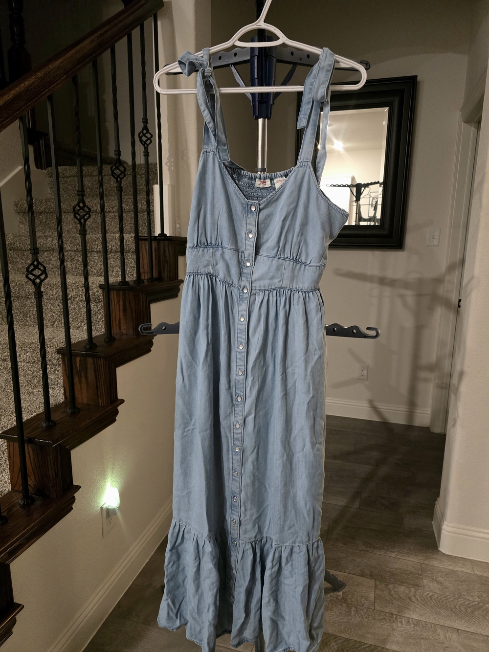 Levi’s Light Wash TENCEL Chambray Tie Strap Maxi Dress Size L NWT